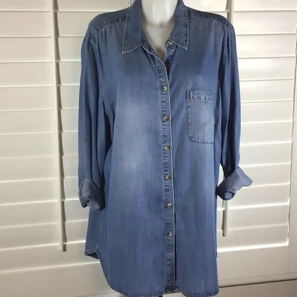 Chico’s chambray tunic - Picture 1 of 6